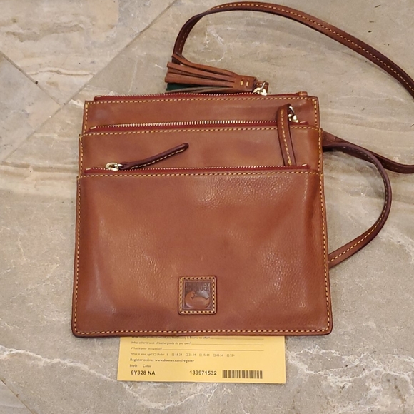 Dooney & Bourke purse, Style 9Y328, 139971532 - Picture 1 of 2